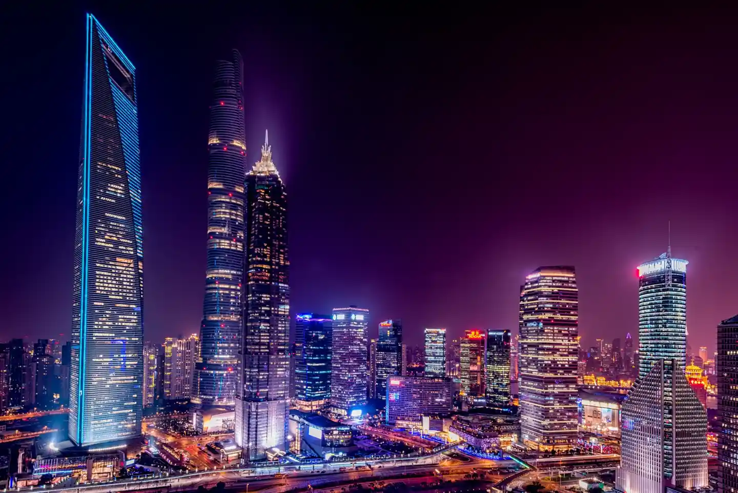 上海陆家嘴商务塔楼夜景